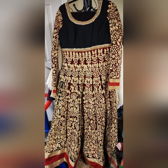 Long black and gold Indian dress - Picture 1 of 3